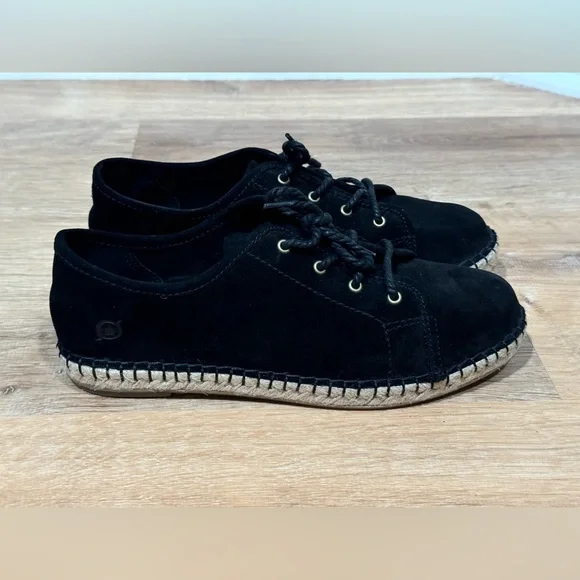 NEW Born Seel Lace Up Flat in Black Suede Size 8 - Picture 2 of 11